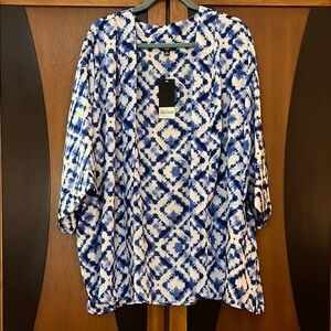 🔥🔥🔥Slim Factor NWT Blue and White Geometric Design Kimono with 3/4 Sleeves